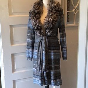 CHICOS   FAUX FUR COLLARED SWEATER